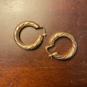 Mila Hoops